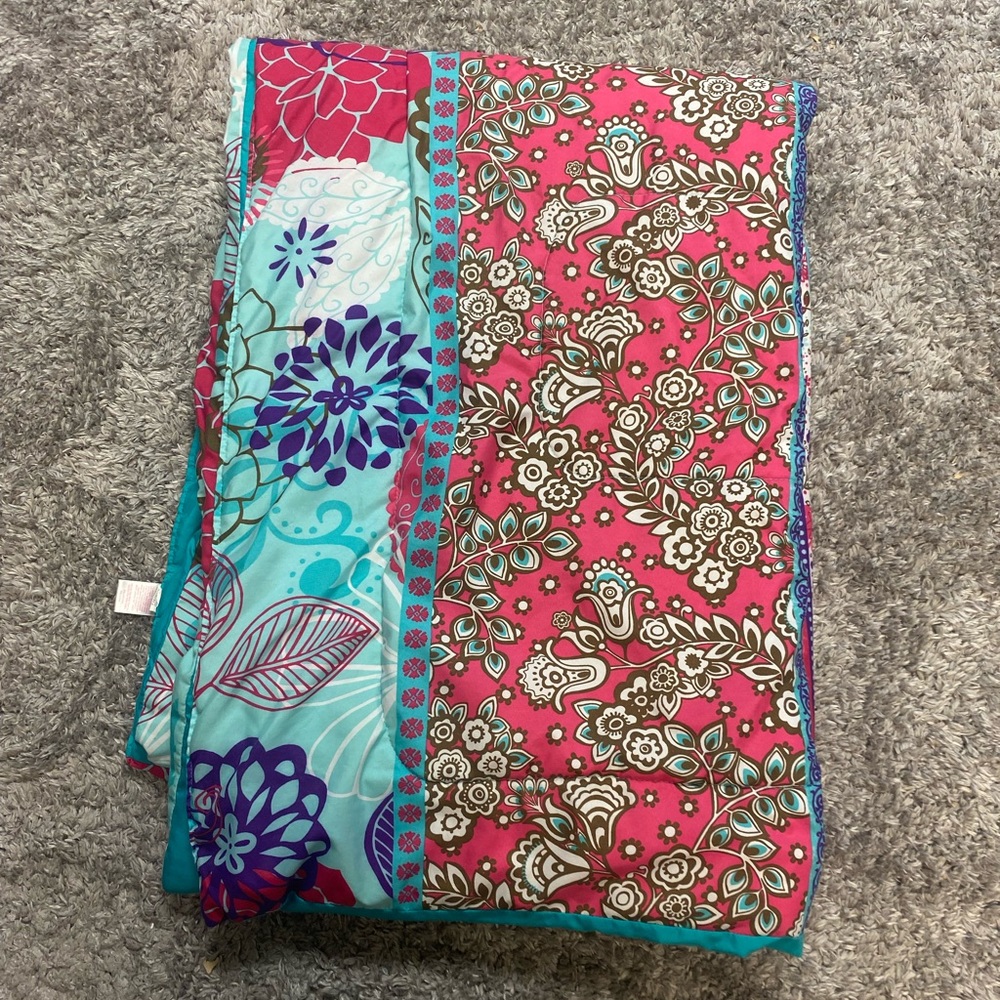 Twin Size Comforter & Pillow Cases